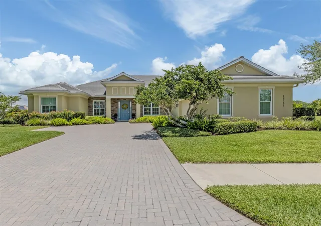 2nd image of 19751 Cobblestone Cir, Venice, FL 34292 | MLS# N6144538