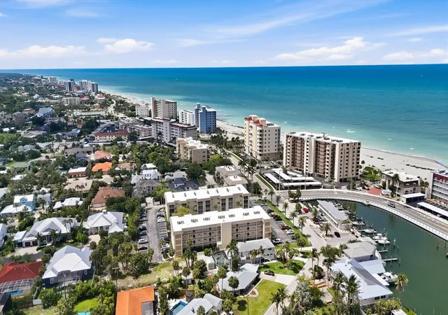 2nd image of 995 Laguna Dr, VENICE, FL 34285