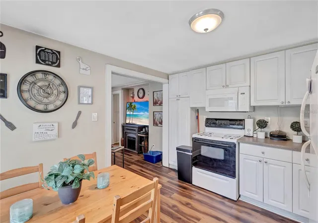 3rd image of 2521 4Th St S, Saint Petersburg, FL 33705 | MLS# TB8514346