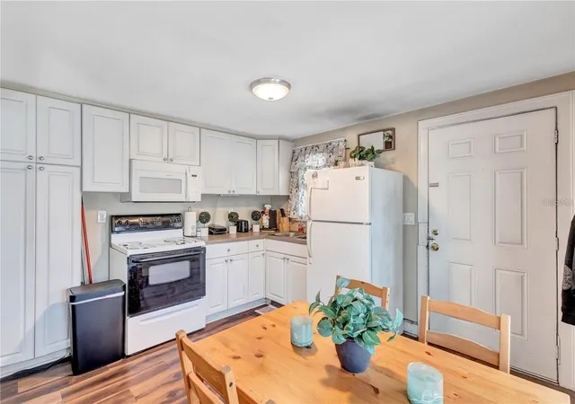 4th image of 2521 4Th St S, Saint Petersburg, FL 33705 | MLS# TB8514346