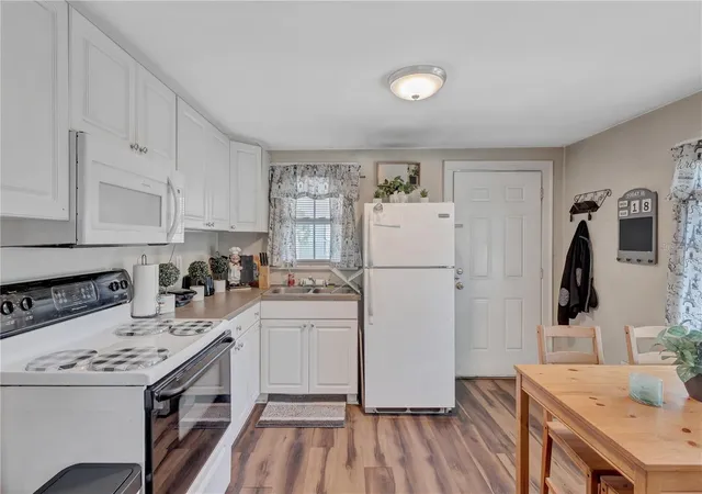 5th image of 2521 4Th St S, Saint Petersburg, FL 33705 | MLS# TB8514346
