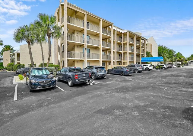 2nd image of 845 Benjamin Franklin Dr #402, Sarasota, FL 34236 | MLS# A4695523