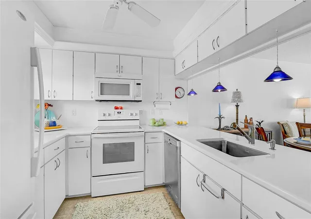 4th image of 845 Benjamin Franklin Dr #402, Sarasota, FL 34236 | MLS# A4695523