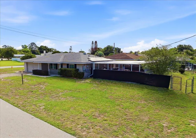 Photo 2 of Single family home for sale at 132 Duval Rd, Winter Haven, FL 33884 | MLS# O6412582 | Listing updated on 2026-09-25