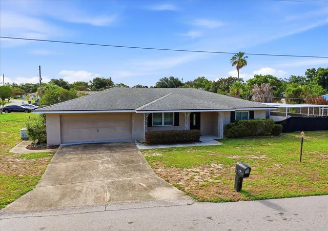 Photo 3 of Single family home for sale at 132 Duval Rd, Winter Haven, FL 33884 | MLS# O6412582 | Listing updated on 2026-09-25