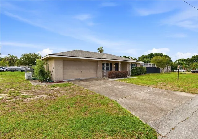 Photo 3 of Single family home for sale at 132 Duval Rd, Winter Haven, FL 33884 | MLS# O6412582 | Listing updated on 2026-09-25
