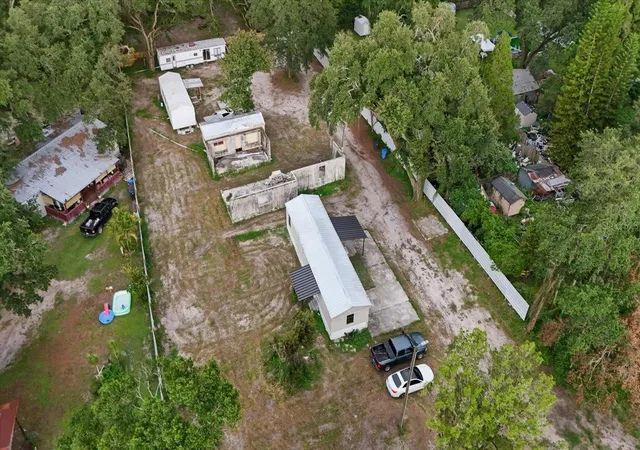 Photo 3 of Sale Pending at 2102 Sydney Dover Rd, Dover, FL 33527 | MLS# TB8514411 | Listing updated on 2026-10-07