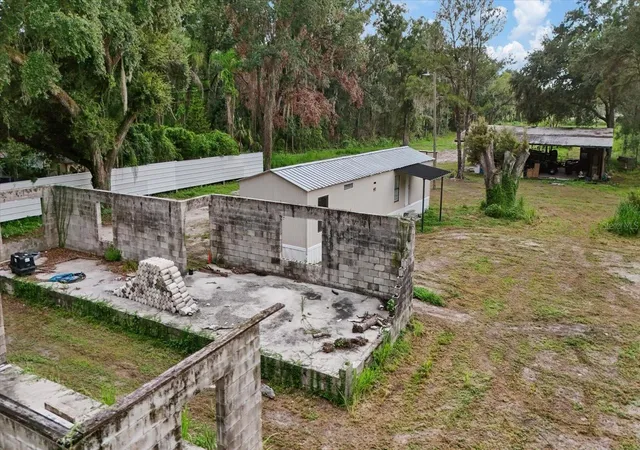 Photo 4 of Sale Pending at 2102 Sydney Dover Rd, Dover, FL 33527 | MLS# TB8514411 | Listing updated on 2026-10-07