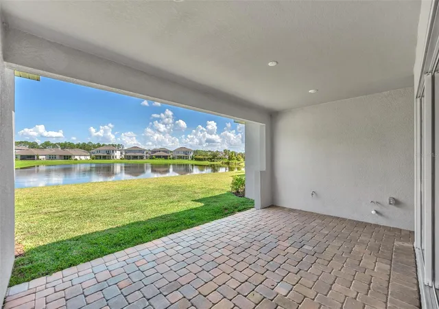 4th image of 33372 Landsman Loop, Wesley Chapel, FL 33543 | MLS# TB8514424