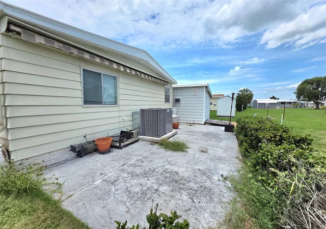 Photo 3 of Manufactured home for sale at 5334 Comanche St, Zephyrhills, FL 33542 | MLS# TB8514426 | Listing updated on 2026-08-26