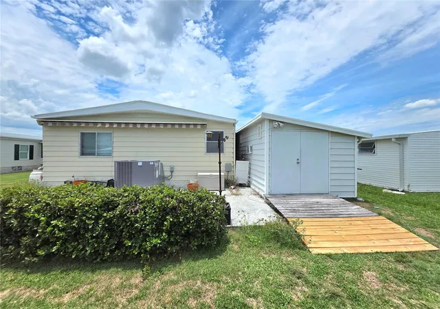 Photo 4 of Manufactured home for sale at 5334 Comanche St, Zephyrhills, FL 33542 | MLS# TB8514426 | Listing updated on 2026-08-26