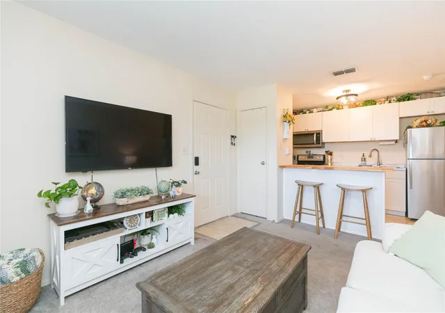 Photo 3 of Condo for sale at 1400 Gandy Blvd N #507, Saint Petersburg, FL 33702 | MLS# TB8514473 | Listing updated on 2026-10-06