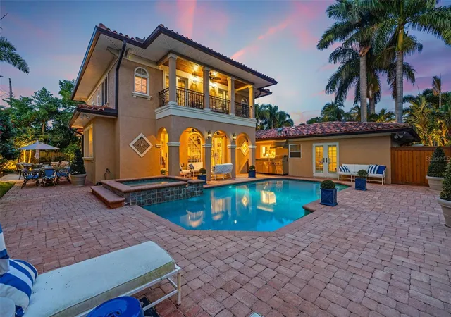 Photo 1 of Single family home for sale at 1124 Seville Ln Ne, Saint Petersburg, FL 33704 | MLS# TB8514480 | Listing updated on 2026-10-30