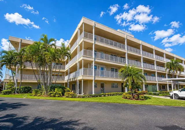 Homes for sale in St Petersburg, FL | 9950 62nd Ter N #315, St Petersburg, FL 33708 | MLS# TB8514524