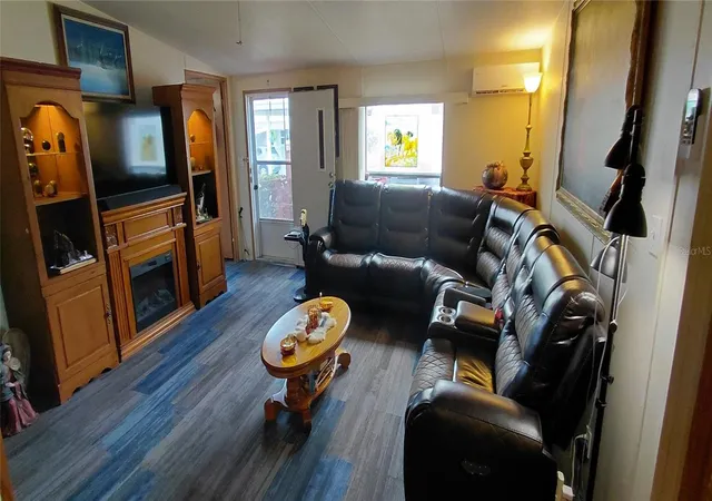 2nd image of 221 Heron Rd, Clearwater, FL 33764 | MLS# TB8514529