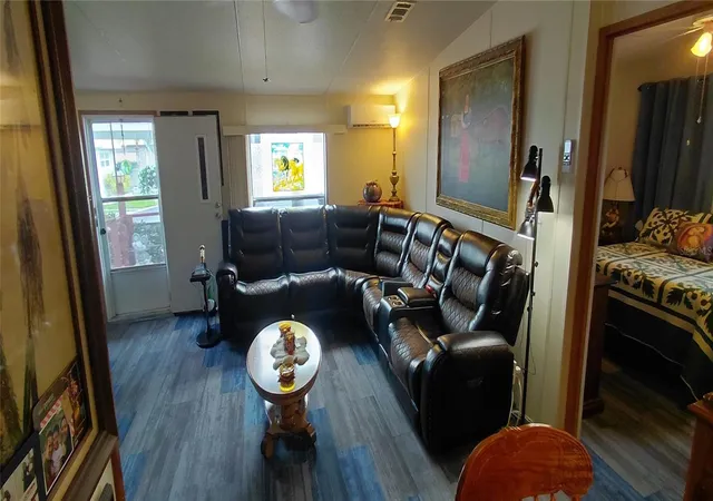 3rd image of 221 Heron Rd, Clearwater, FL 33764 | MLS# TB8514529