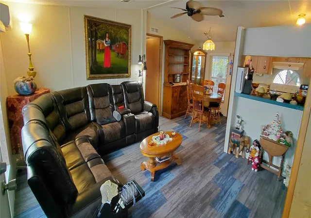 4th image of 221 Heron Rd, Clearwater, FL 33764 | MLS# TB8514529