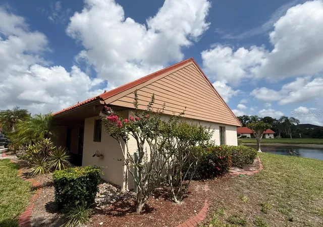 Photo 3 of Condo for sale at 6564 Draw Ln #102, Sarasota, FL 34238 | MLS# A4695561 | Listing updated on 2026-06-18