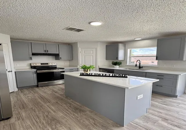 Photo 3 of Single family home for sale at 404 Manitoba Dr, Kissimmee, FL 34759 | MLS# S5151018 | Listing updated on 2026-09-13