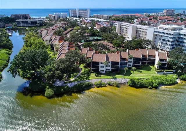 Photo 4 of Condo for sale at 1800 Cvs Ii Pl #213, Sarasota, FL 34242 | MLS# A4695562 | Listing updated on 2026-06-12
