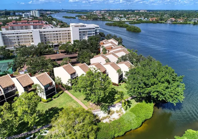 Photo 5 of Condo for sale at 1800 Cvs Ii Pl #213, Sarasota, FL 34242 | MLS# A4695562 | Listing updated on 2026-06-12