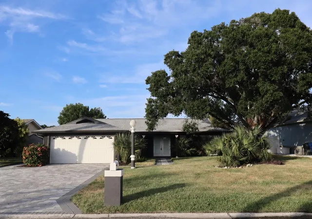 Photo 1 of Single family home for sale at 1019 Spindle Palm Way, Apollo Beach, FL 33572 | MLS# TB8514547 | Listing updated on 2026-10-02