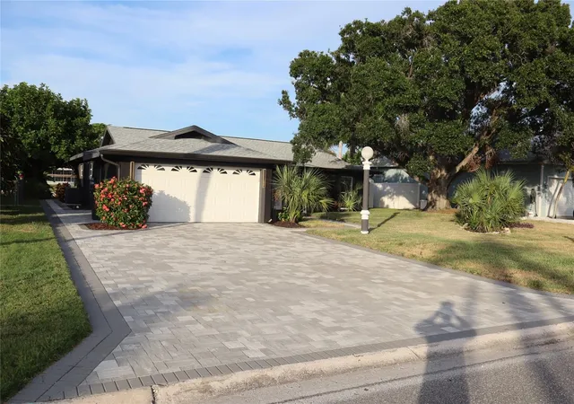 Photo 2 of Single family home for sale at 1019 Spindle Palm Way, Apollo Beach, FL 33572 | MLS# TB8514547 | Listing updated on 2026-10-02
