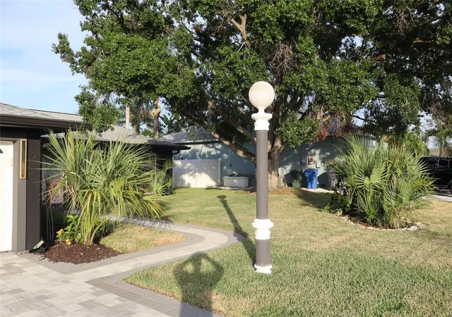Photo 3 of Single family home for sale at 1019 Spindle Palm Way, Apollo Beach, FL 33572 | MLS# TB8514547 | Listing updated on 2026-10-02