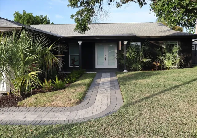 Photo 4 of Single family home for sale at 1019 Spindle Palm Way, Apollo Beach, FL 33572 | MLS# TB8514547 | Listing updated on 2026-10-02