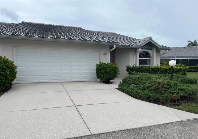 Photo 1 of Sale Pending at 5368 Kelly Dr #17, SARASOTA, FL 34233 | MLS# A4695569 | Listing updated on 2026-10-07