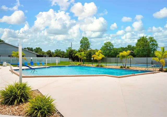 Photo 32 of Sale Pending at 5368 Kelly Dr #17, SARASOTA, FL 34233 | MLS# A4695569 | Listing updated on 2026-10-07