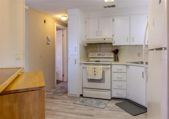Photo 4 of Manufactured home for sale at 2100 Kings Hwy #870, Port Charlotte, FL 33980 | MLS# C7526832 | Listing updated on 2026-10-06