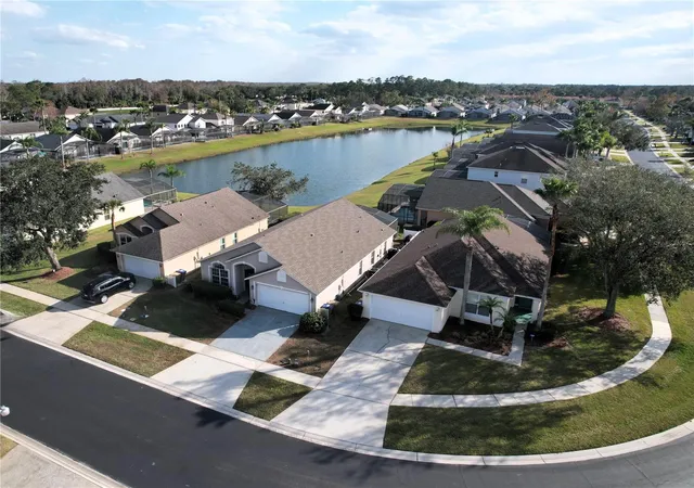 Photo 3 of Single family home for sale at 1068 Lake Berkley Dr, Kissimmee, FL 34746 | MLS# S5151030 | Listing updated on 2026-10-08