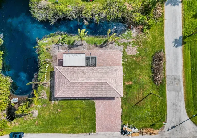 Photo 3 of Single family home for sale at 9080 Caloosa Dr, Venice, FL 34293 | MLS# A4695588 | Listing updated on 2026-06-02