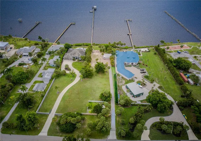8th image of 25472 Shore Dr, Punta Gorda, FL 33950 | MLS# A4695593