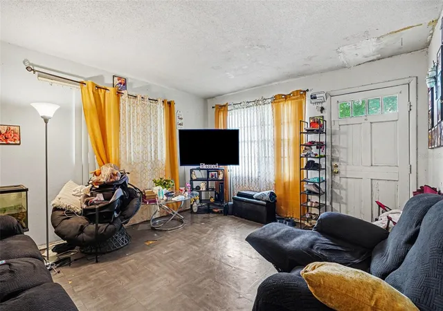 3rd image of 607 2Nd Ave, Lake Wales, FL 33859 | MLS# TB8514656
