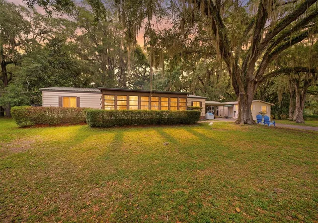 Homes for sale in Lake Panasoffkee, FL | 7663 Cr 247, Lake Panasoffkee, FL 33538 | MLS# W7886335