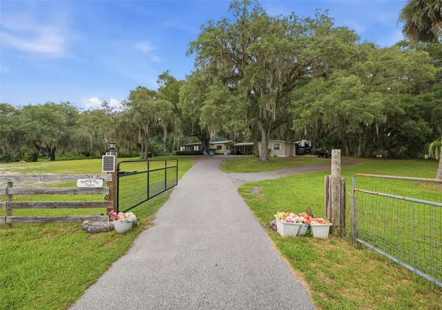 Homes for sale in Lake Panasoffkee, FL | 7663 Cr 247, Lake Panasoffkee, FL 33538 | MLS# W7886335
