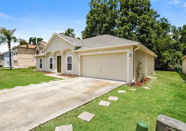 Photo 2 of Single family home for sale at 949 Cascades Park Trl, Deland, FL 32720 | MLS# O6412835 | Listing updated on 2026-07-01