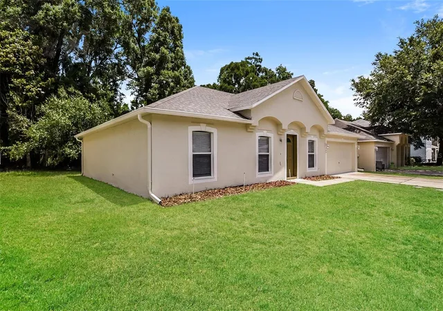 Photo 3 of Single family home for sale at 949 Cascades Park Trl, Deland, FL 32720 | MLS# O6412835 | Listing updated on 2026-07-01