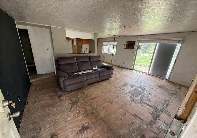 5th image of 10360 Se 131St Ln, Ocklawaha, FL 32179 | MLS# OM725829