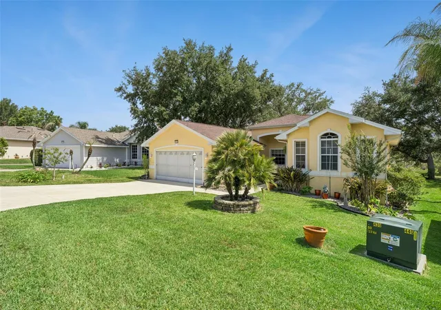 Photo 2 of Single family home for sale at 21325 Royal Troon Dr, Leesburg, FL 34748 | MLS# O6412866 | Listing updated on 2026-09-29