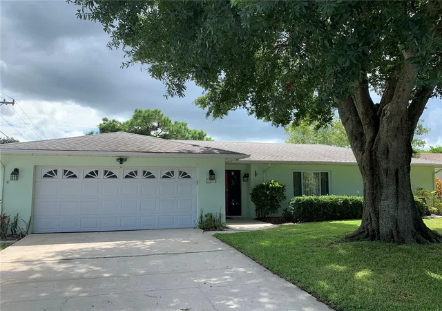 1st image of 1901 39th St W, Bradenton, FL 34205 | MLS# A4695631