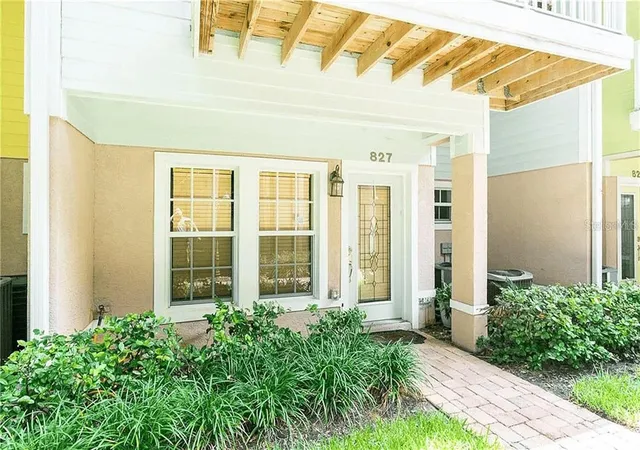 Photo 3 of Townhouse for sale at 827 Grove St N, Saint Petersburg, FL 33701 | MLS# TB8514729 | Listing updated on 2026-08-19