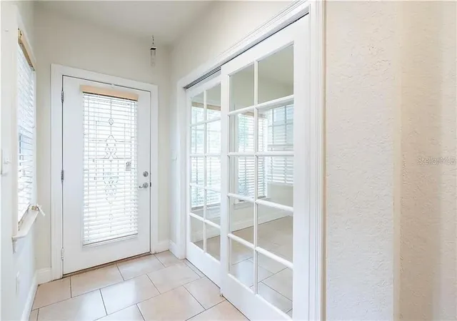 Photo 4 of Townhouse for sale at 827 Grove St N, Saint Petersburg, FL 33701 | MLS# TB8514729 | Listing updated on 2026-08-19