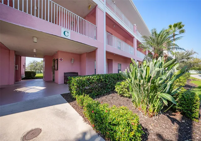 Listing Photo 5 - Condo for sale in building located at 2061 Willow Hammock Cir, PORT CHARLOTTE, FL 33983 - Unit #105