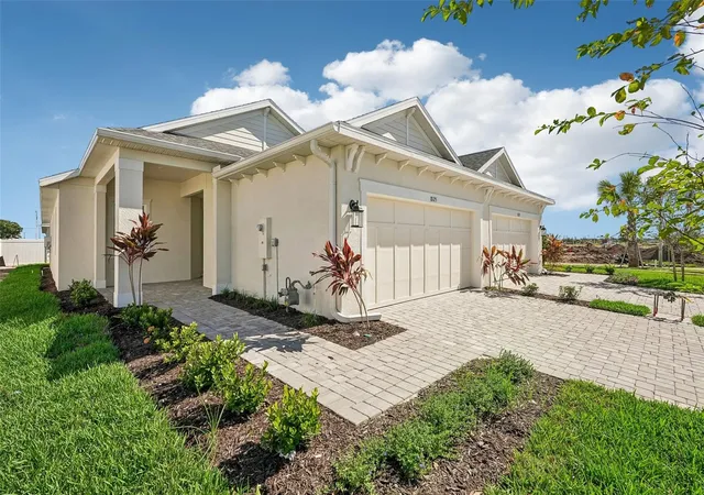 Single family home for sale at 8125 Fairchild Ave, BRADENTON, FL 34210 | MLS# R4911358