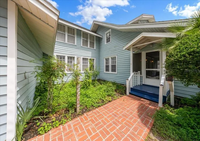 Photo 2 of Single family home for sale at 319 Carnation Ct, Apopka, FL 32703 | MLS# OM725842 | Listing updated on 2026-07-29