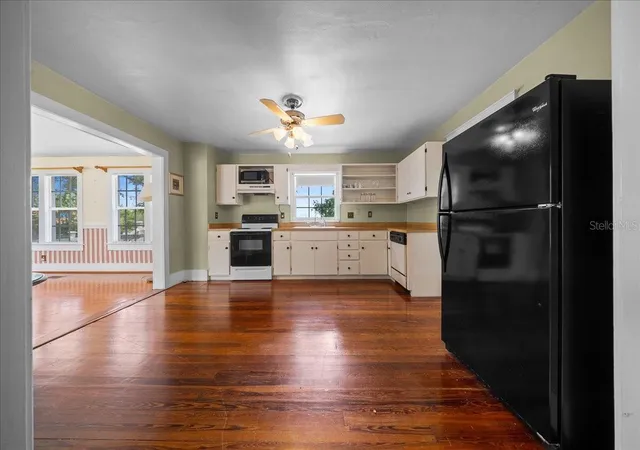 Photo 3 of Single family home for sale at 319 Carnation Ct, Apopka, FL 32703 | MLS# OM725842 | Listing updated on 2026-07-29