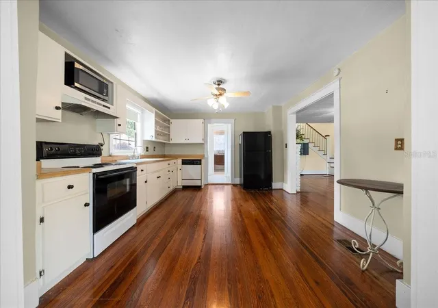Photo 4 of Single family home for sale at 319 Carnation Ct, Apopka, FL 32703 | MLS# OM725842 | Listing updated on 2026-07-29